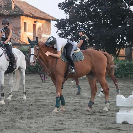 Scuderia La Colombera 호스텔 비나스코